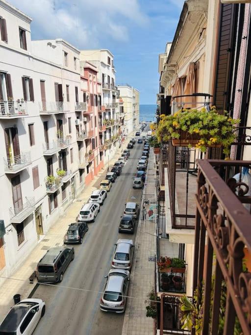 Trilocale Centrale Vista Mare - Mira'S Home Μπάρι Εξωτερικό φωτογραφία