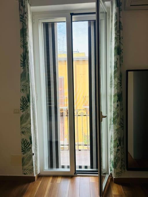 Trilocale Centrale Vista Mare - Mira'S Home Μπάρι Εξωτερικό φωτογραφία
