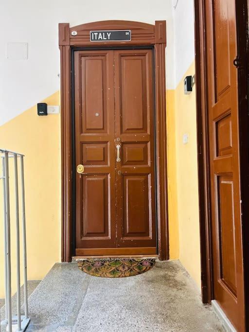 Trilocale Centrale Vista Mare - Mira'S Home Μπάρι Εξωτερικό φωτογραφία