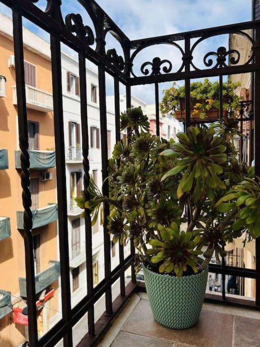 Trilocale Centrale Vista Mare - Mira'S Home Μπάρι Εξωτερικό φωτογραφία